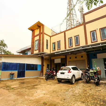 Oyo 90825 Hotel Lizha 2 Samarinda Ngoại thất bức ảnh