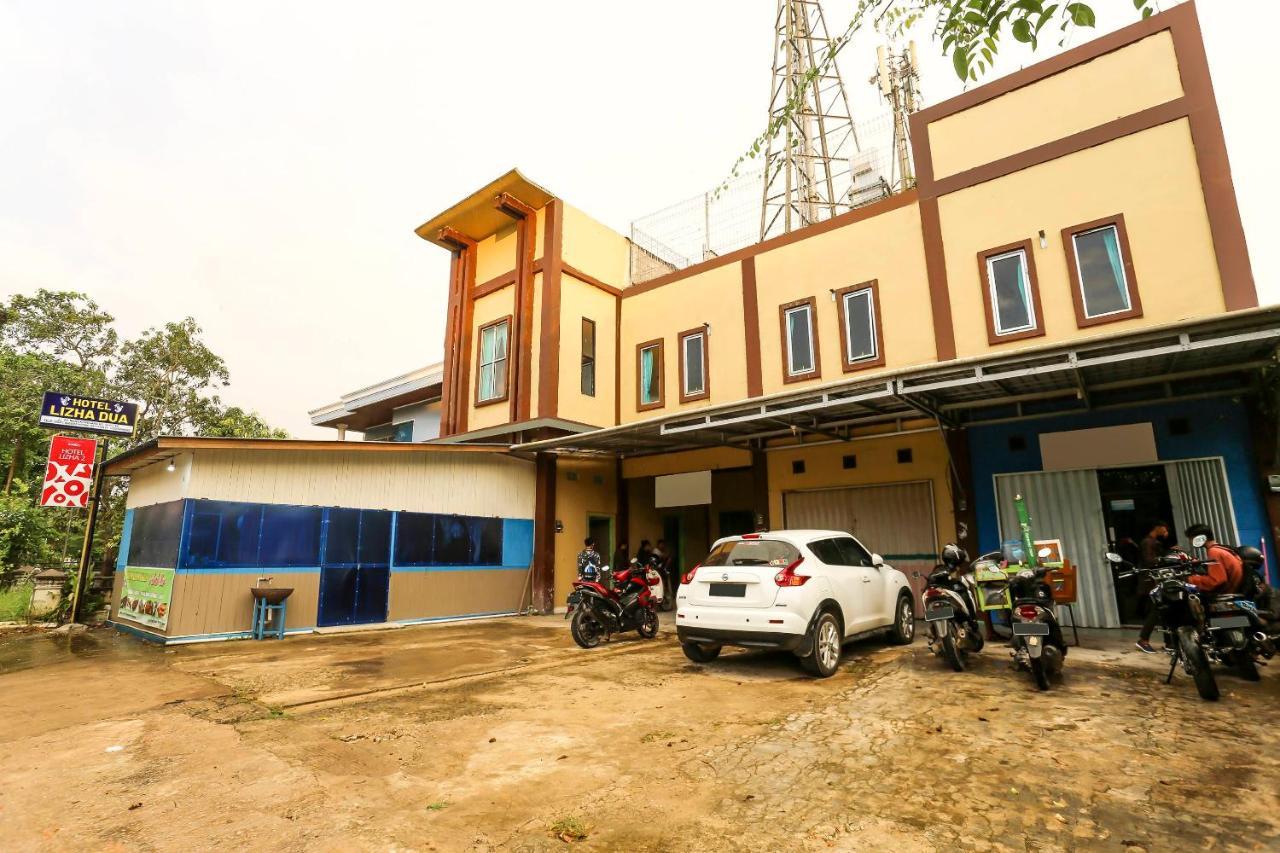 Oyo 90825 Hotel Lizha 2 Samarinda Ngoại thất bức ảnh