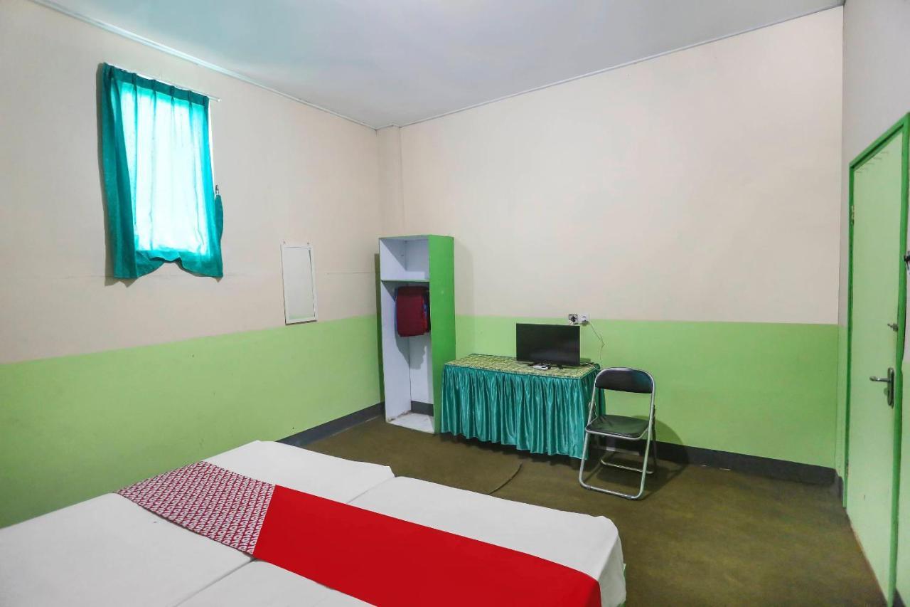 Oyo 90825 Hotel Lizha 2 Samarinda Ngoại thất bức ảnh