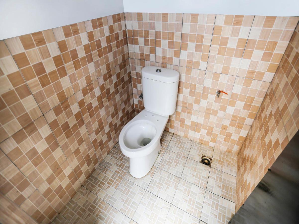 Oyo 90825 Hotel Lizha 2 Samarinda Ngoại thất bức ảnh