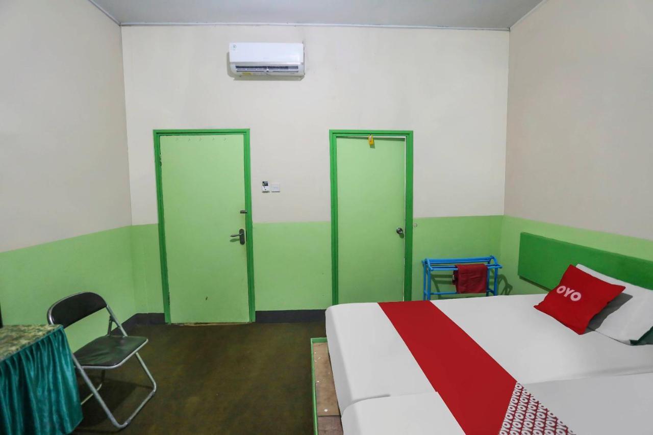 Oyo 90825 Hotel Lizha 2 Samarinda Ngoại thất bức ảnh