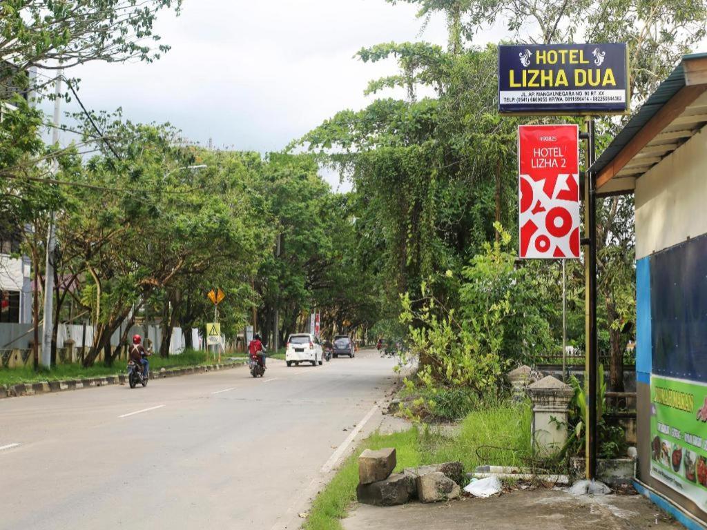 Oyo 90825 Hotel Lizha 2 Samarinda Ngoại thất bức ảnh