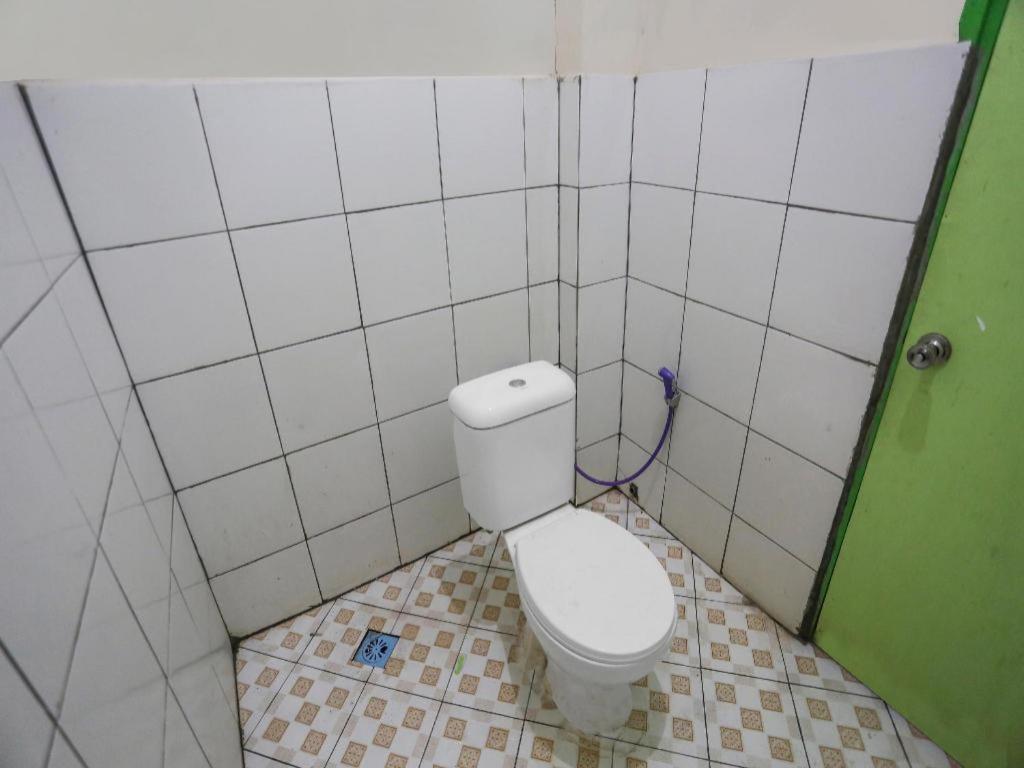 Oyo 90825 Hotel Lizha 2 Samarinda Ngoại thất bức ảnh