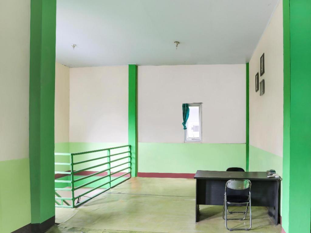 Oyo 90825 Hotel Lizha 2 Samarinda Ngoại thất bức ảnh